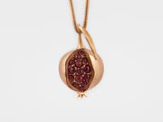 Pomegranate Pendant in 18KT Gold with Garnet
