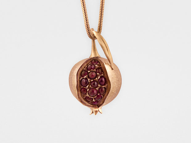 Pomegranate Pendant in 18KT Gold with Garnet